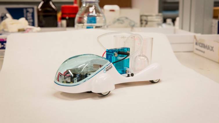 0-coche-hidrogeno-dll17_8802748_20181022064216