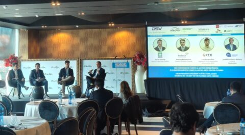 José María Santa Bárbara, Director Gerente de la Fundación Hidrógeno Aragón, moderando la mesa redonda sobre almacenamiento energético en RENMAD Data Centers 2026 Zaragoza.