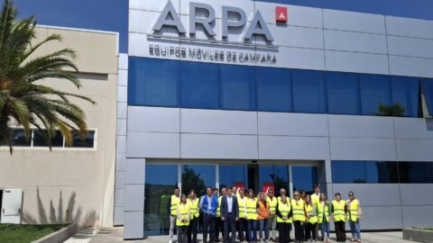 Patronos de la Fundación Hidrógeno Aragón conociendo los electrolizadores de ARPA durante los H2 Tours