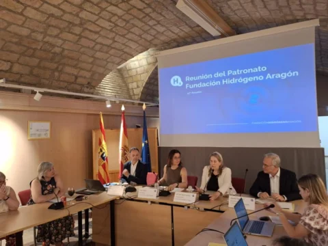 Eva Valle, nueva presidenta de la Fundación Hidrógeno Aragón, se presenta en la reunión de patronato