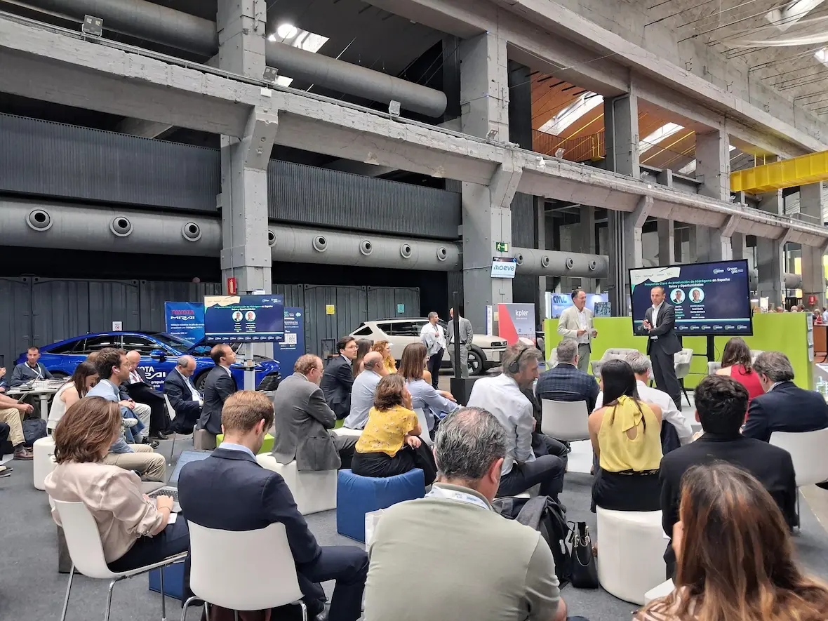 Fundación Hidrógeno Aragón – Green Gas Mobility Summit Sesión técnica de la Fundación Hidrógeno Aragón con Enagás Renovable e IBIL en el encuentro Green Gas Mobility.